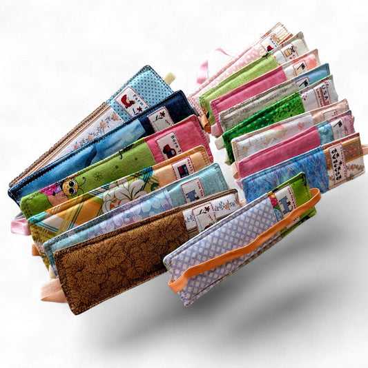 Pen Pocket Bookmark: Structured Fabric Page Marker with Elastic Strap & Pen Holder